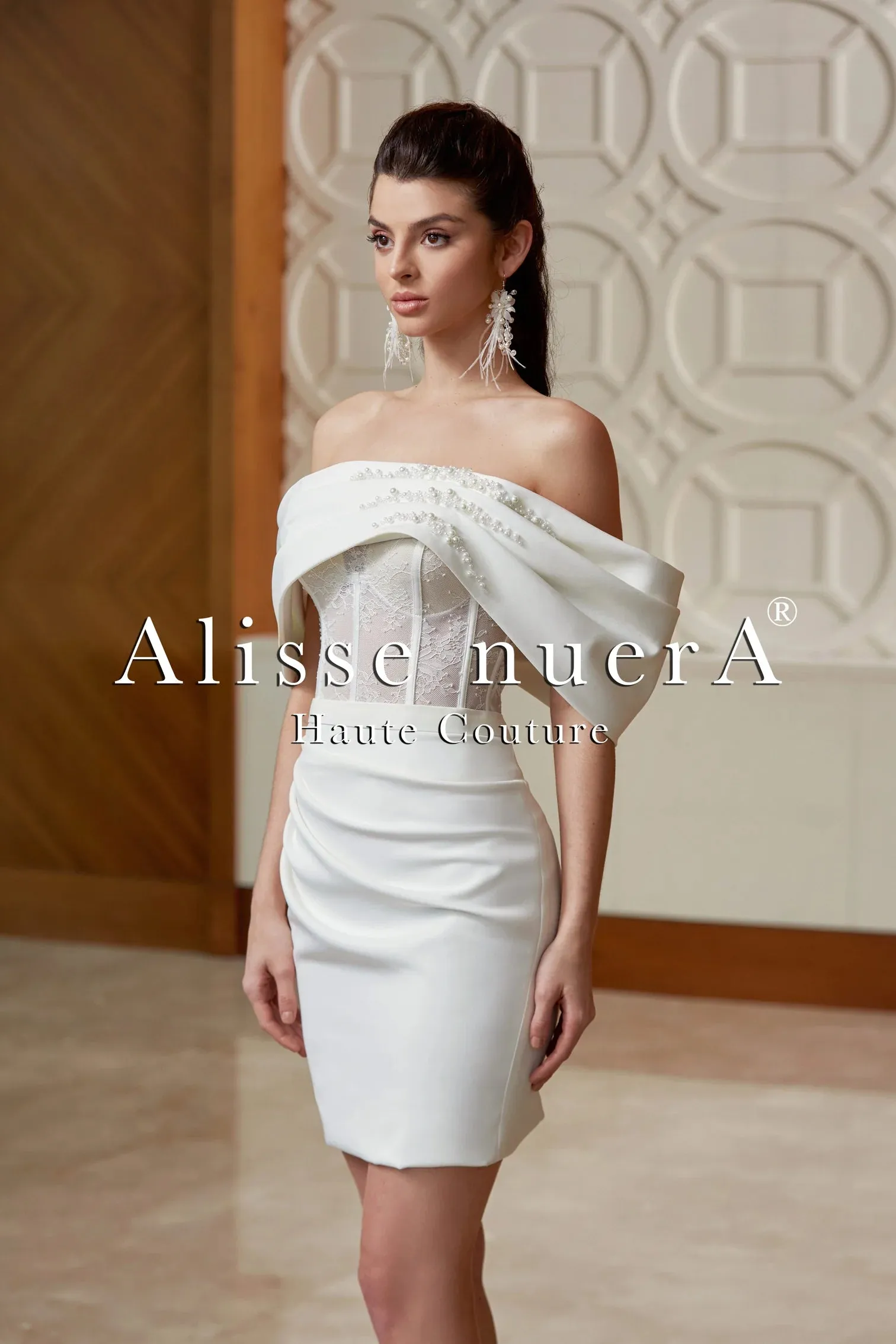 Boat Neck Underwire Detailed Mini Satin Wedding Dress Model