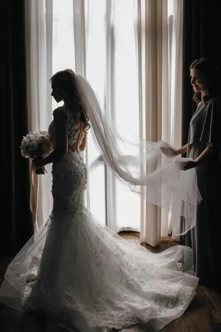 Modern Long Mermaid Sleeveless Appliques Wedding Dresses With Lace