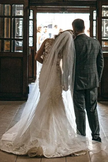 Modern Long Mermaid Sleeveless Appliques Wedding Dresses With Lace