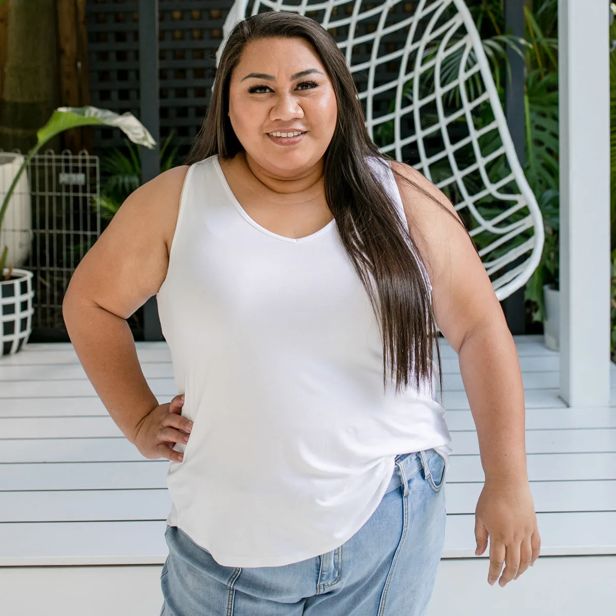 Taisa v-neck tank - white