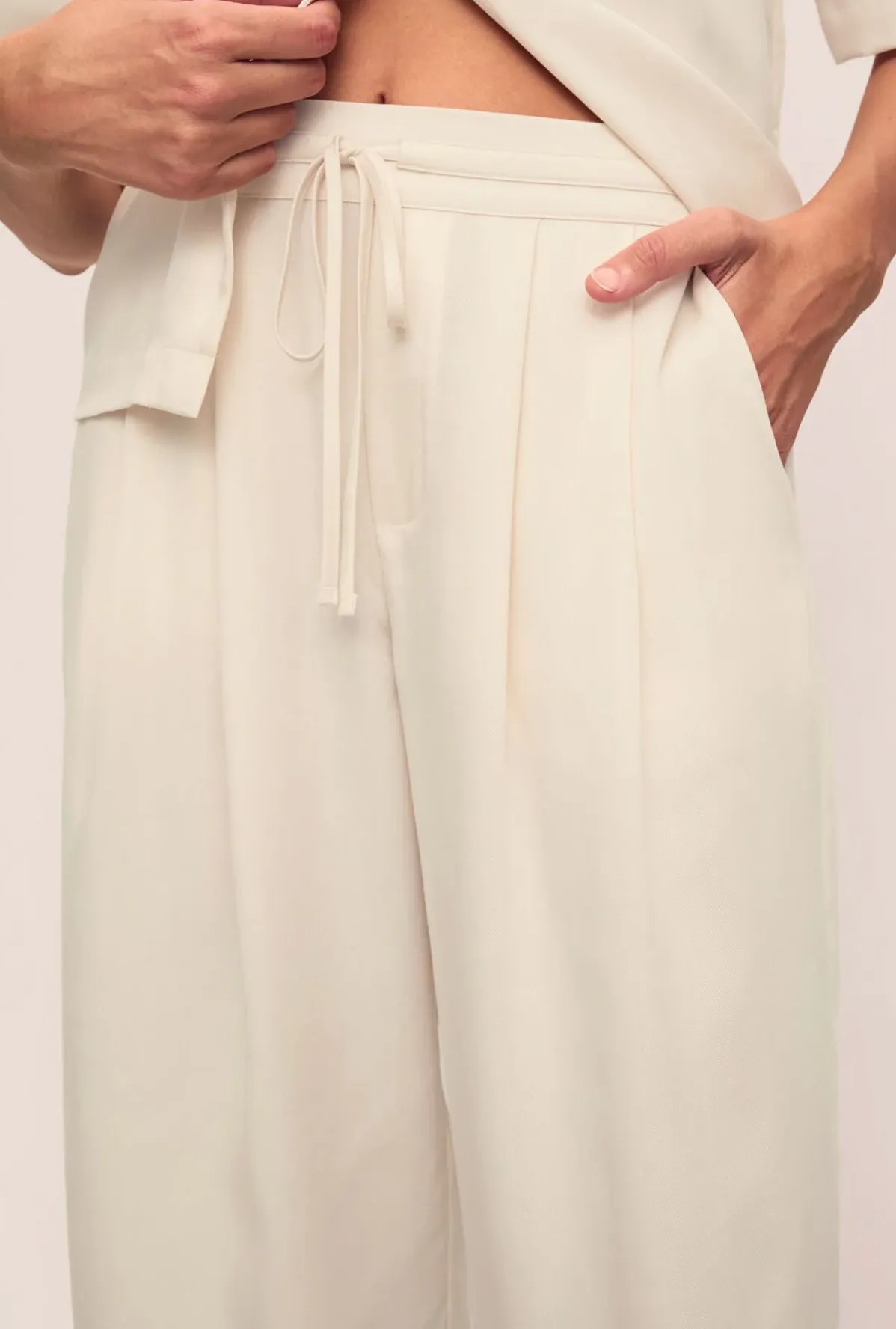 Tencel Woven Relaxed Pant in Ecru